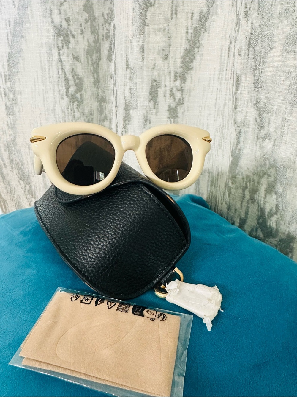 Loewe Cream Cat-Eye Sunglasses with Black Case